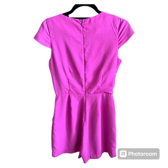 LuLu’s fuchsia romper with pockets size Small - Picture 2 of 6